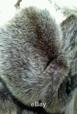 Ladies Full Length Silver Tip Genuine Fur Raccoon Coat. Size L. Full pelts