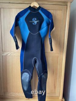 Womens ScubaPro full length wetsuit. Large 5/7mm. Zip ankles. Excellent condion