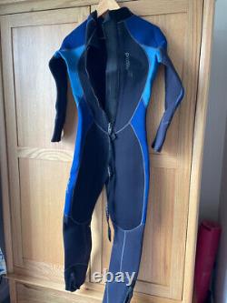 Womens ScubaPro full length wetsuit. Large 5/7mm. Zip ankles. Excellent condion