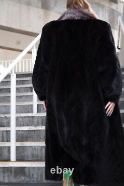 Élégant Tout En Longueur Mink Fur Coat Avec Fox Trim Beau Motif Élégant