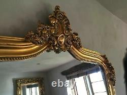 Grand miroir à pied doré antique français orné de motifs, taille pleine, en arc, de 6 pieds