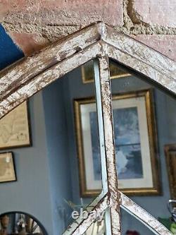 Grand miroir en métal avec une grande arche gothique - Pleine hauteur.