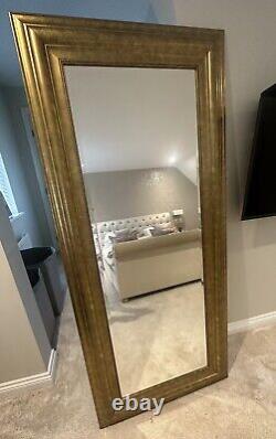 Grand miroir en or pleine longueur
