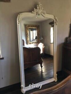 Grand miroir sur pied en ivoire crème français balayé de pleine longueur de 7 pieds
