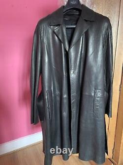 Manteau classique en cuir de veau souple noir de style Matrix à longueur totale.