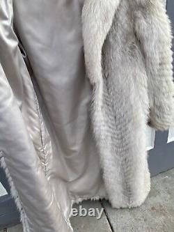 Manteau de fourrure de renard pour femmes, blanc / argenté, grand, long / Longueur totale