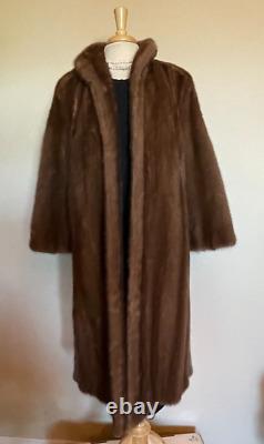 Manteau de vison brun naturel sur mesure de grande taille de luxe en pleine longueur
