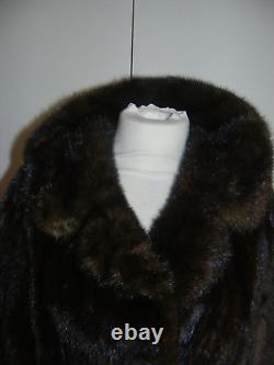 Manteau en fourrure véritable de vison de ranch vintage, pleine longueur, avec une taille évaluée comme Large.