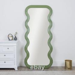 Miroir mural incliné de grande taille avec des vagues pleine longueur en vert olive et décor en forme de coquille