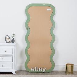 Miroir mural incliné de grande taille avec des vagues pleine longueur en vert olive et décor en forme de coquille