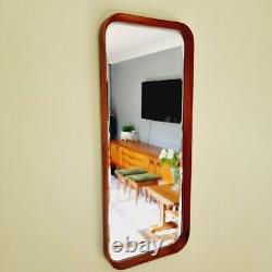 Miroir vintage en noyer de milieu de siècle avec grand cadre profond biseauté danois plein longueur