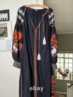 Robe brodée en lin