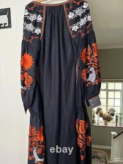 Robe brodée en lin