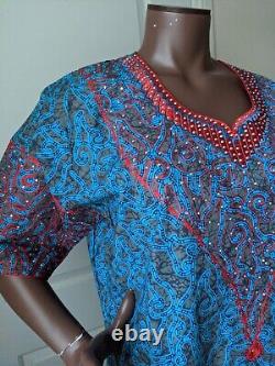 Robe longue style sénégalais en dentelle Ankara brodée et pierres précieuses