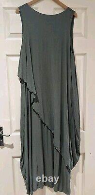 Versions Limitées Robe Verte Maxi Grande Taille en Lagen de Yiannis Karitsiotis - Taille de Poitrine 42